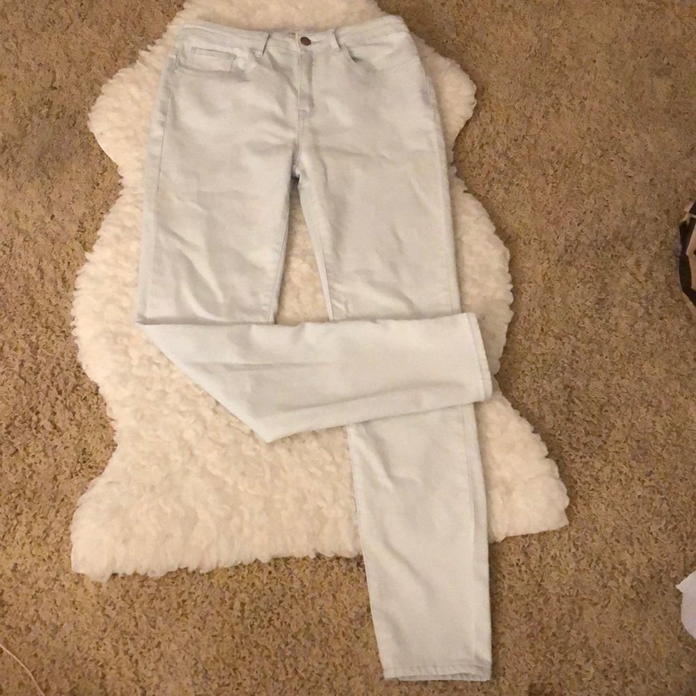 FOREVER 21 LIGHT-WASHED SKINNY JEANS